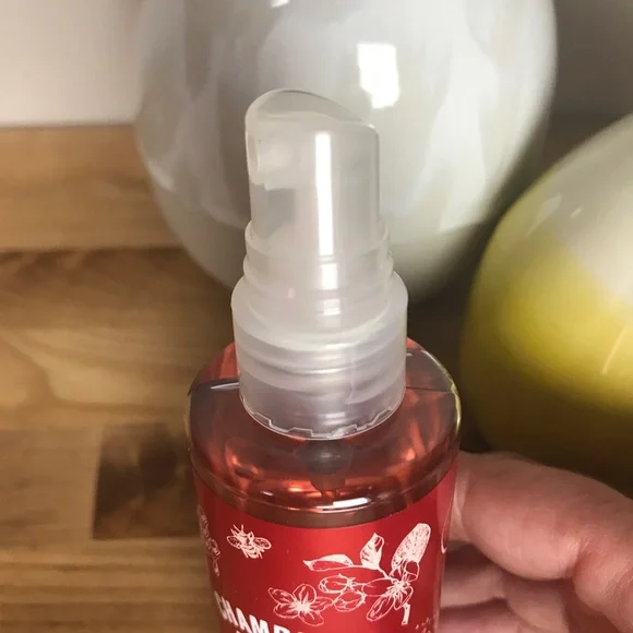 💥 SOLD Champagne Apple Honey Body Spray NWT - Picture 3 of 3